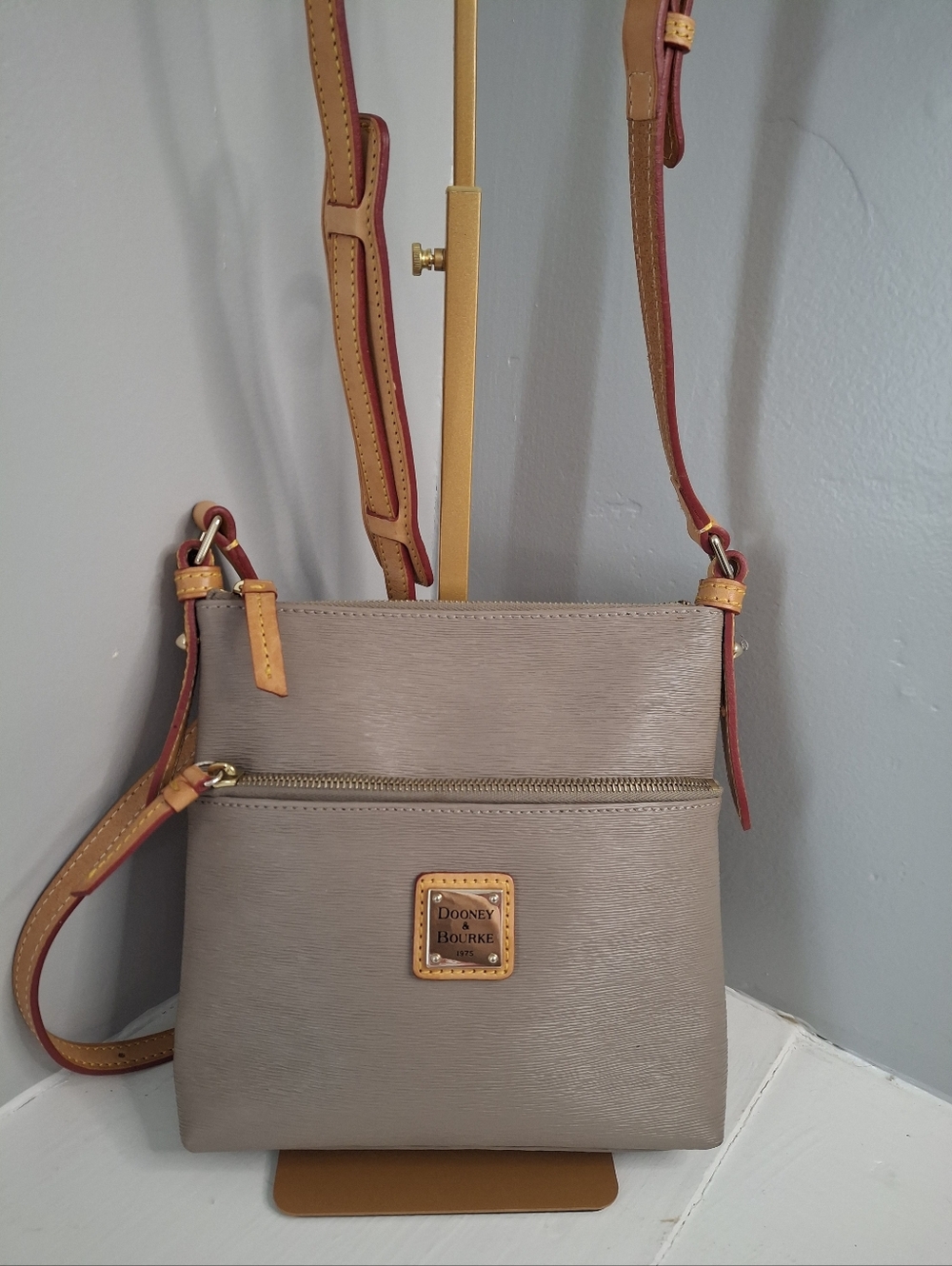 Dooney & Bourke Epi Leather Taupe Letter Carrier Crossbody Bag Rare Like New EUC